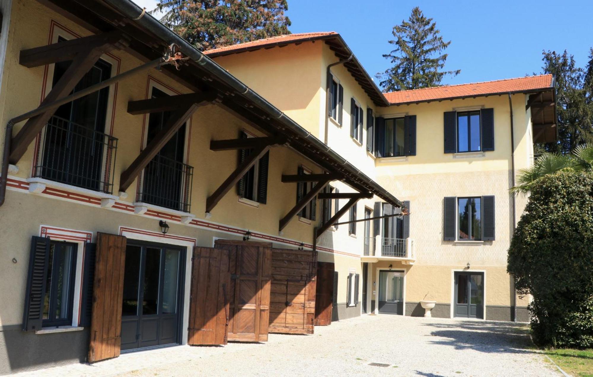 Beach Villa Fiorina Ghiffa Bagian luar foto