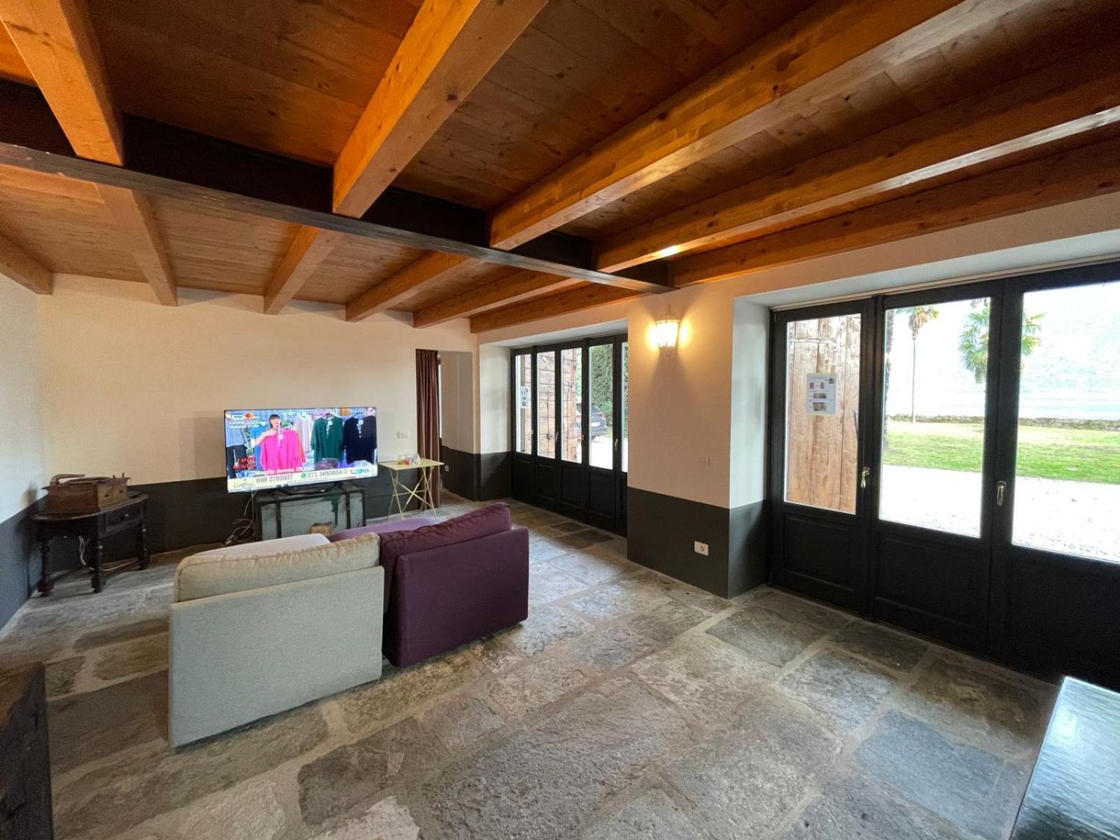 Beach Villa Fiorina Ghiffa Bagian luar foto