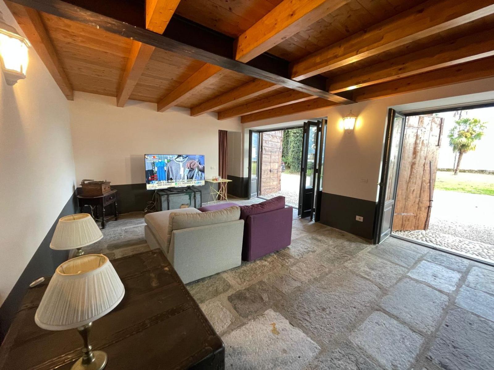 Beach Villa Fiorina Ghiffa Bagian luar foto